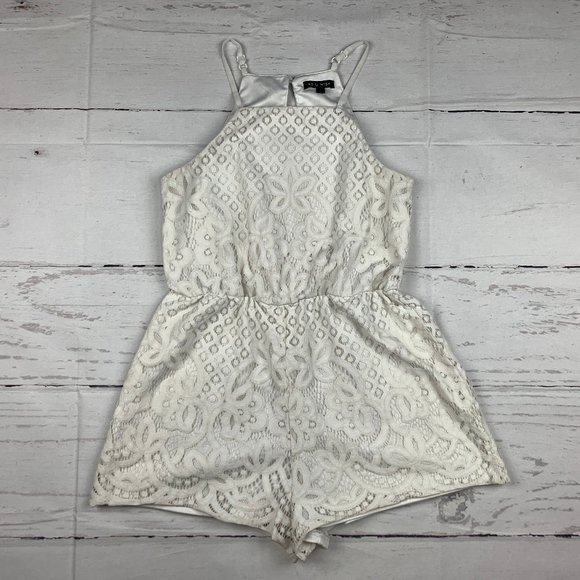 As U Wish womens jrs 9 white floral lace sleeveless one piece shorts romper - Picture 1 of 7